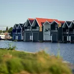 Nomad Water Апартаменты Хардервейк